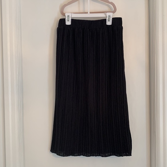 Pleated Black Midi Skirt - Picture 2 of 6